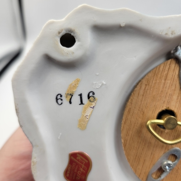 Lefton Accents Lefton Christmas Moments Man Woman Ice Skating Music